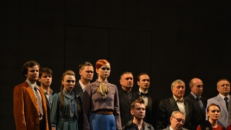 Артисты омской драмы выступили на столичной сцене с впечатляющим спектаклем