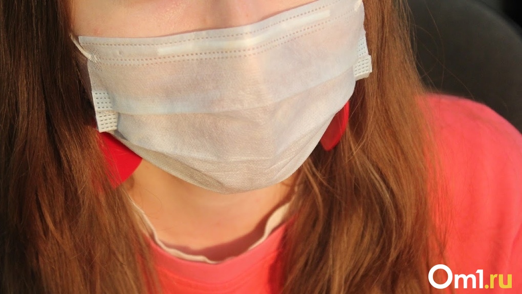 Мошенницы в медицинских масках обманули двух омичей на 360 тысяч рублей