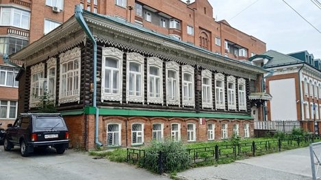 К дому-памятнику в Новосибирске проведут центральное отопление