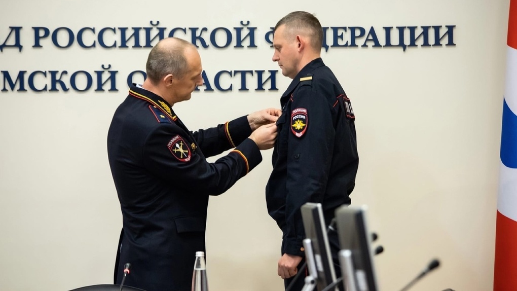 Министр МВД России наградил омского полицейского за спасение детей