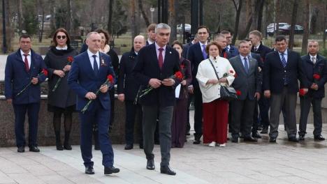 Виталий Хоценко провёл встречу с делегацией из Узбекистана, прибывшей в Омскую область