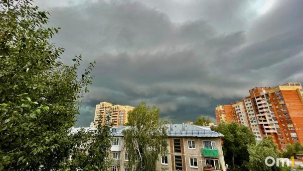 Переменчивая погода с грозами и сильным ветром накроет Омск в конце недели