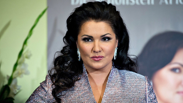 Анна Нетребко наотрез отказалась выступать в России после скандала в НОВАТе