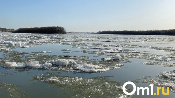 На неделю раньше срока на Иртыше в черте Омска начался ледоход