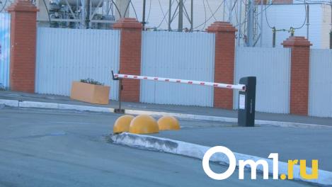 Незаконно установленные в Омске шлагбаумы снесут