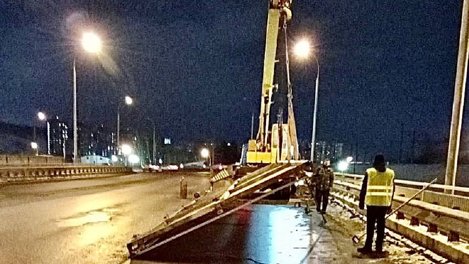 Опасные рекламные щиты над проезжей частью нашла прокуратура в Новосибирске