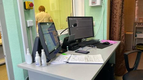 Не может спать из-за боли: в Новосибирской области мальчик сломал руку на уроке физкультуры