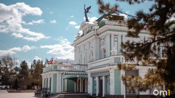 Названы зарплаты директоров омских театров