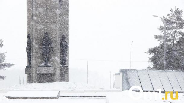 Сильный ветер и гололёд: в Омской области объявлено штормовое предупреждение