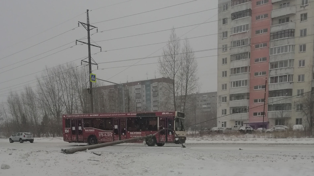 Погода в матвеевке новосибирск. Первомайский район Новосибирск столб. Переезд на Матвеевке Новосибирск. Матвеевка Новосибирск фото. Упали опоры Богородск.