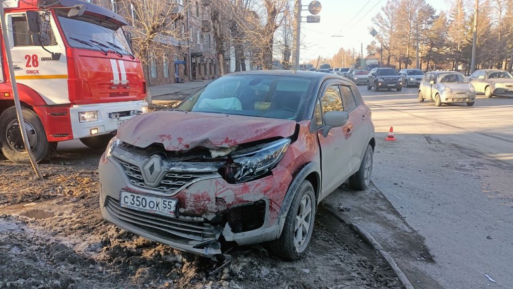 Две девочки в больнице: в центре Омска пенсионер устроил аварию