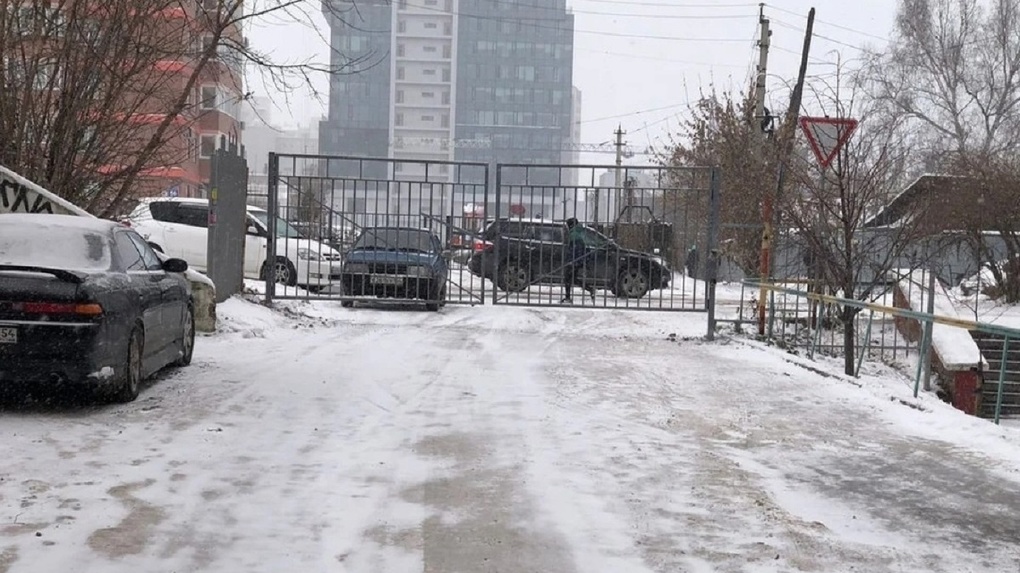 Проезд на улицу Маковского перекрыли в Новосибирске: что случилось