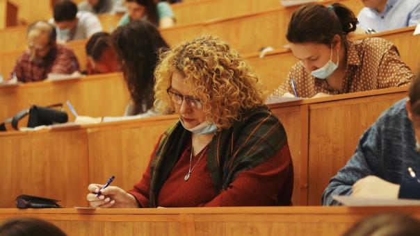 Тотальный диктант с солистом популярной рок-группы прошёл в Новосибирске