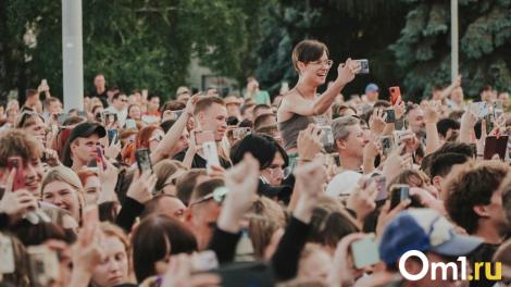 Файер-шоу, марафон и выступление Кузи: как Омск отметил своё 308-летие