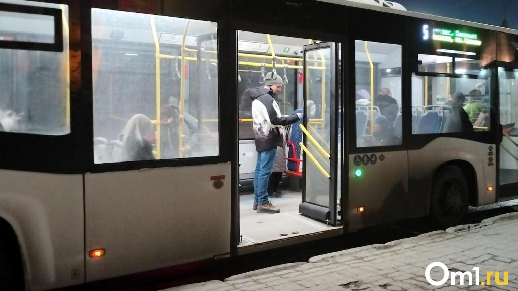В Омске добавят утренние рейсы на автобус №108
