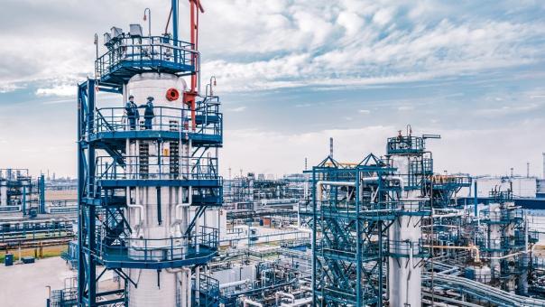 Сотрудники Омского завода «Газпромнефть-СМ» получили награды в честь юбилея производства