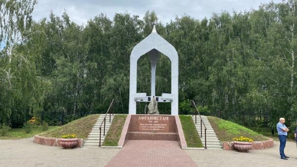 В Омске торжественно открыли реконструированный памятник погибшим воинам