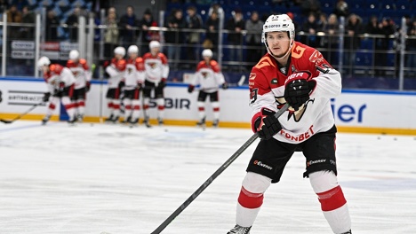 «Авангард» пропустил первым, но реализовал все шансы и выиграл «Сибирь» в третьем матче серии