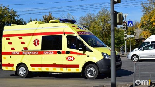 Диагностировали травмы головы: в Омске мужчина жестоко избил свою знакомую