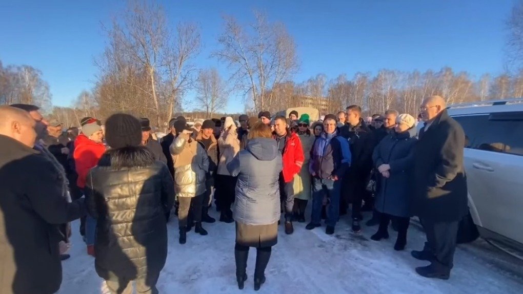 В Новосибирской области жители Искитима вышли на митинг против строительства исправительных центров ФСИН