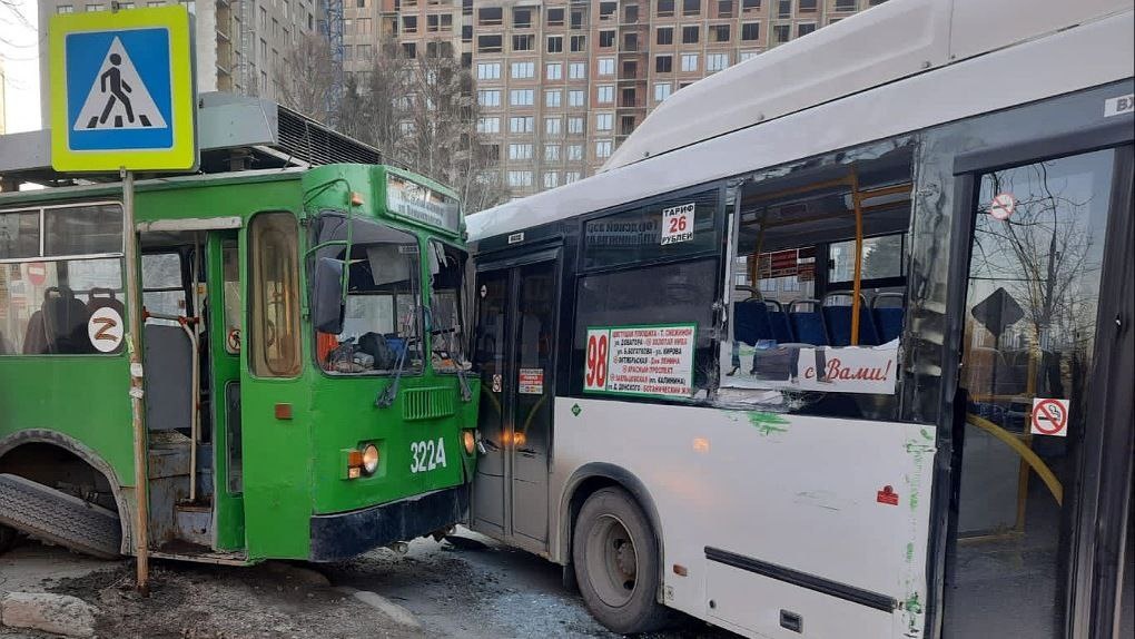 Пенсионерка травмировала ногу в ДТП с общественным транспортом в Новосибирске. ФОТО