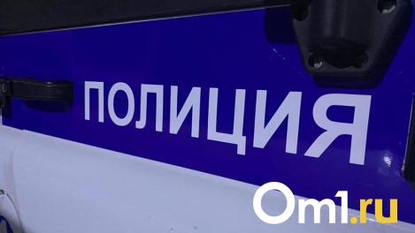 Во дворе омской многоэтажки прохожие нашли труп