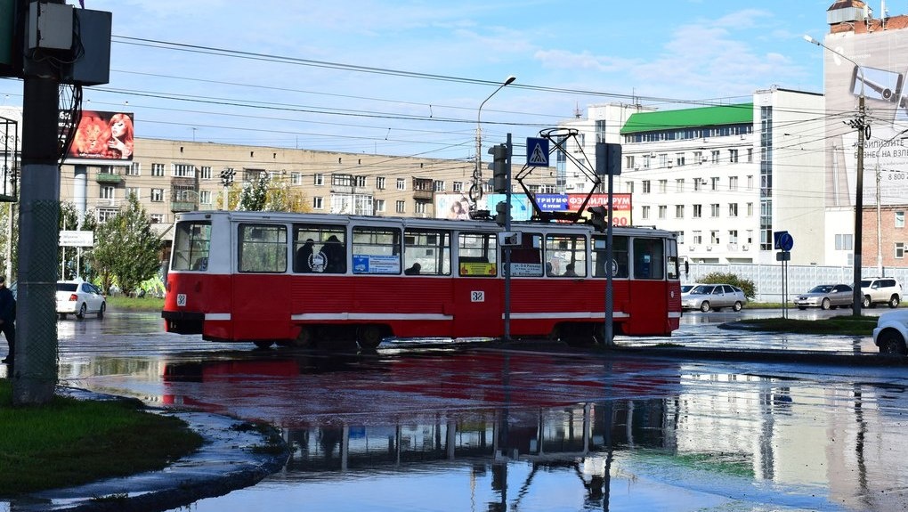 В Омске временно отменят три трамвая и один троллейбус