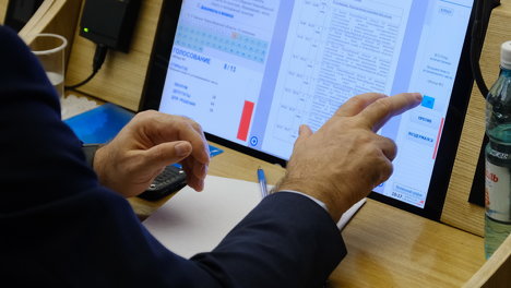 Повышение зарплаты бюджетникам и поддержка строительства метро: Андрей Травников обозначил важнейшие поправки в бюджет