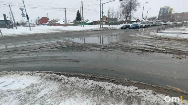Улица Титова в Новосибирске ушла под воду из-за коммунальной аварии