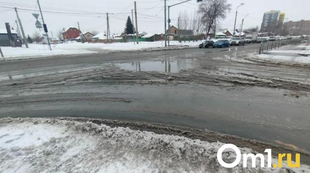 Улица Титова в Новосибирске ушла под воду из-за коммунальной аварии