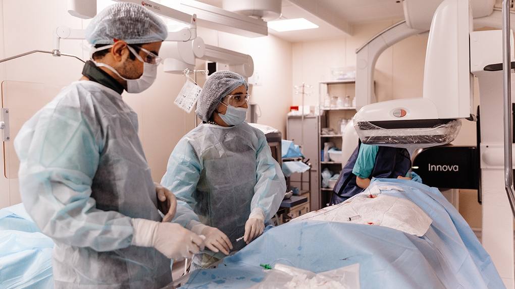 Новосибирские хирурги провели 18-летнему парню уникальную операцию на сердце