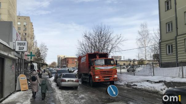 Нейросеть изобразила безлюдный Новосибирск в 3023 году