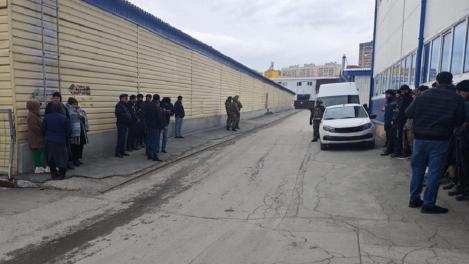 Нелегальный автовокзал и 56 проверенных мигрантов: в Новосибирске прошли рейды по миграции