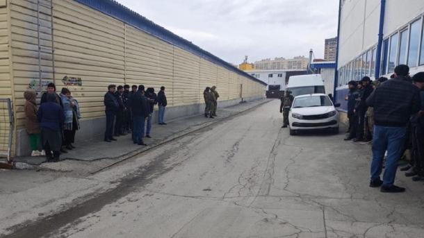 Нелегальный автовокзал и 56 проверенных мигрантов: в Новосибирске прошли рейды по миграции