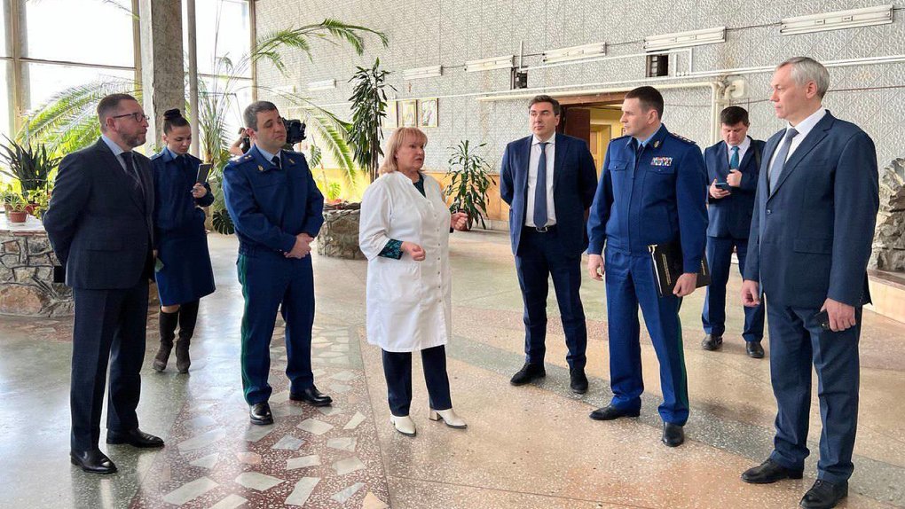 Заместителю генпрокурора Демешину пожаловались на изношенность госпиталя ветеранов войн