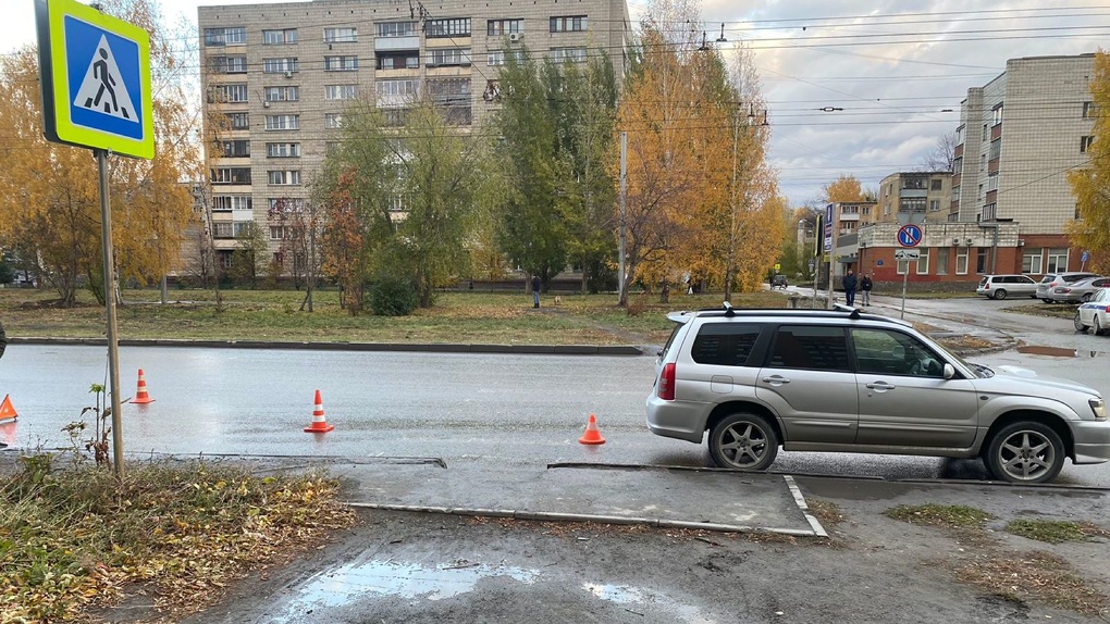 В Новосибирске водитель Subaru Forester сбил 12-летнюю девочку, которая переходила дорогу