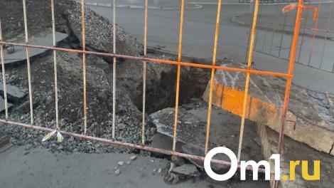 В Омске провалилась под землю «Газель»