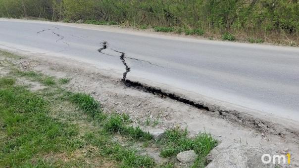 Хоценко взял под особый контроль восстановление дороги, размытой паводком