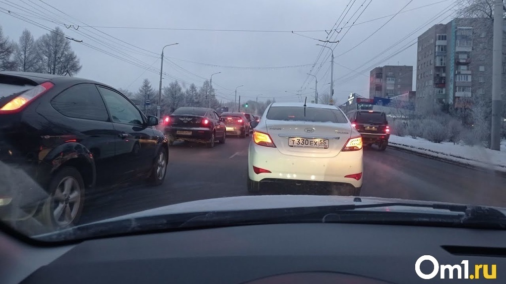 Множественные ДТП и дорожные заторы сковали Новосибирск: рассказываем, каких маршрутов лучше избегать