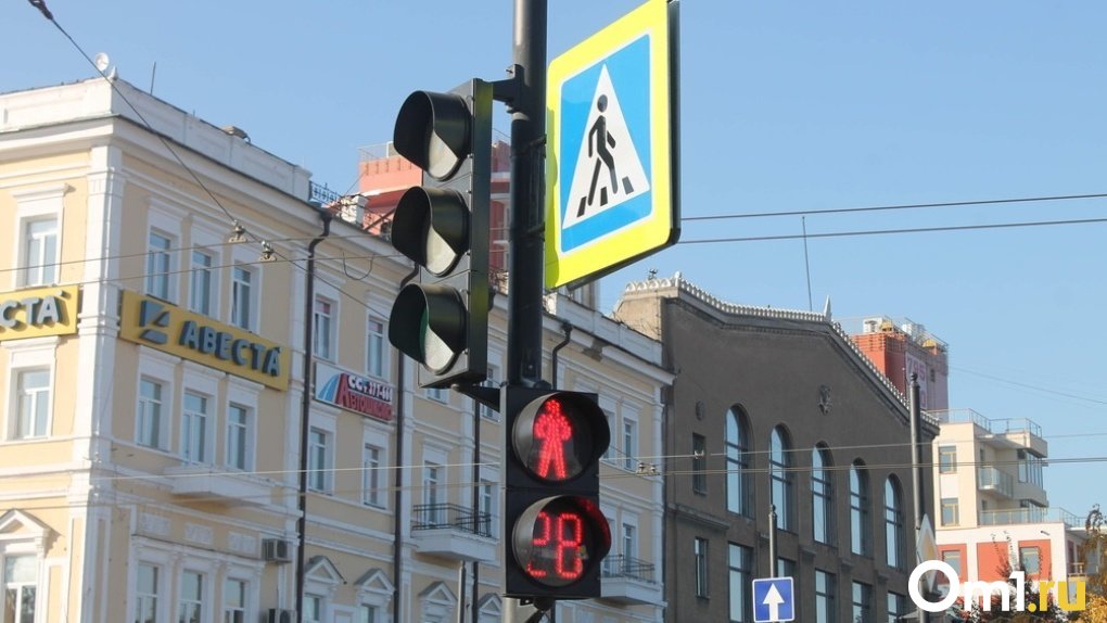 В Омске ставят светофоры, способные подстраиваться под дорожный трафик