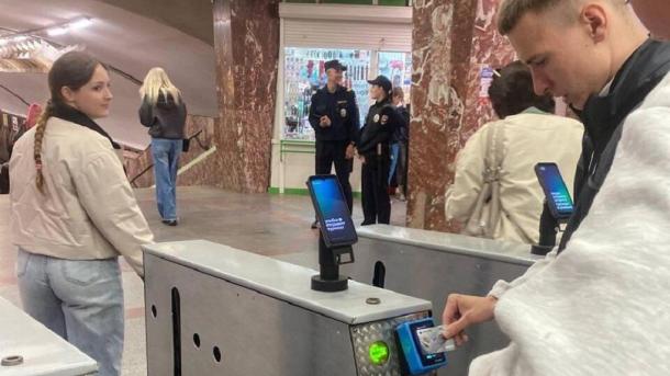 Новосибирский метрополитен внедрит биометрическую оплату проезда к концу 2025 года