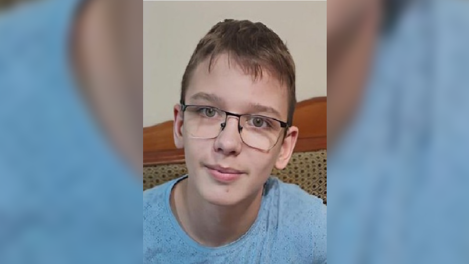 В Томской области разыскивают 13-летнего мальчика в очках — он может находиться в Новосибирске