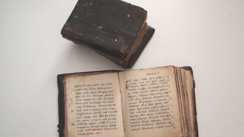 В омском СИЗО во время уборки нашли книги на старославянском языке