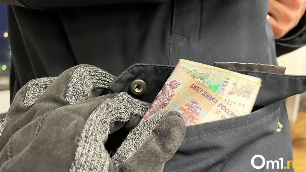 Попался с поличным. Полиция задержала вора-карманника на автобусной остановке в Центральном округе Омска