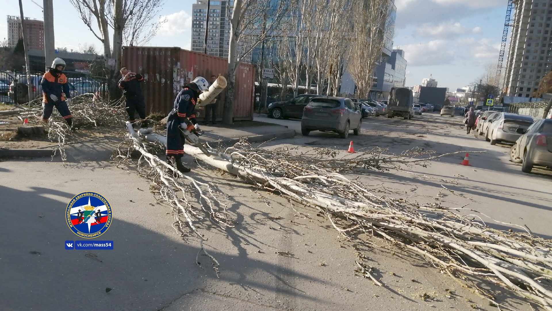 Новости ветер. Шторм Новосибирск. Сильный ветер в городе. Последствия урагана обрыв проводов.