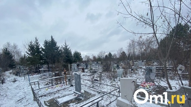 В чём виноваты покойники? Омич в ссоре поджёг могилы родственников любовницы