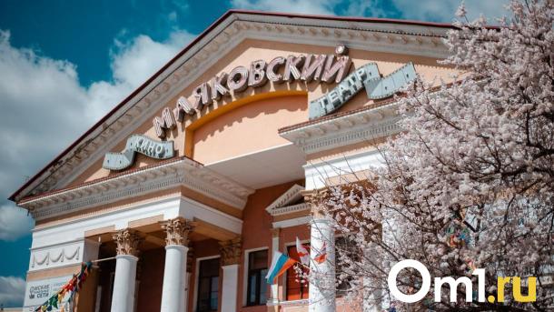 Абрикосовое дерево у «Маяковского» неожиданно дало богатый урожай