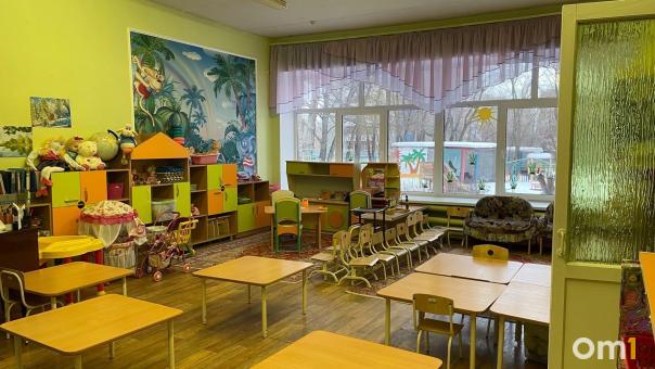 «Боимся, что крыша рухнет»: омичи пожаловались на ужасающее состояние детского сада №214