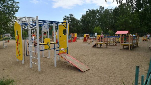 «Приеду и проверю!»: Хоценко остался недовольным благоустройством детской площадки на Московке-2