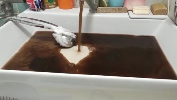 Жители Коченевского района Новосибирской области пожаловались на коричневую воду из крана